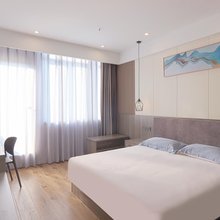晚归·精选酒店(苏州相城欧风商业街蠡口地铁站店)