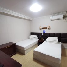 交江宾馆(上海浦东广兰路地铁站店)