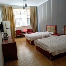 镇雄八达酒店