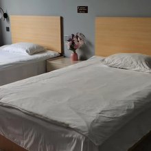 龙胜鑫瑞宾馆(瓢里互通收费站店)