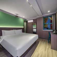 尖微空间艺术酒店(上海陆家浜路地铁站店)