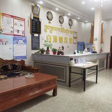 玛沁白顶鹤宾馆