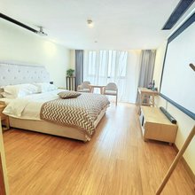 三分之一时光酒店(成都医学院地铁站香城体育公园店)