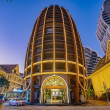 西双版纳寰宇曼洲艺术酒店(星光夜市店)