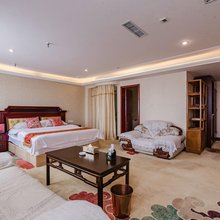 南召丹霞大酒店(万德隆购物中心店)
