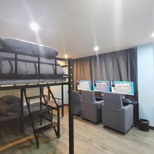 中百电竞酒店