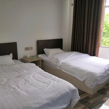 镇雄宏业主题宾馆(母享镇店)
