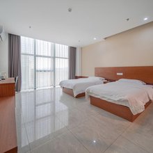 昌蔚酒店(太仓板桥财富广场店)