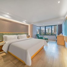 多贝尔酒店(重庆观音桥步行街轻轨站店)