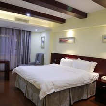 惠东双月湾本地治里酒店