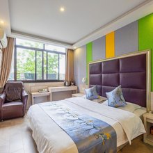 云泊酒店(武汉科技大学青山校区科普公园地铁站店)