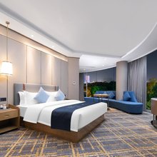 四季湖畔酒店(黄冈师范学院店)