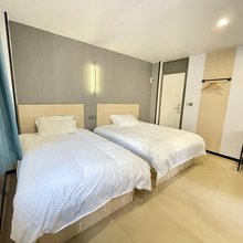 青梦酒店(宝田一路地铁站店)