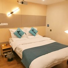 月亮船民宿