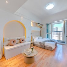 April四月公寓(青岛CBD中央商务区店)