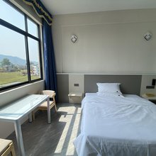 罗定山湖酒店