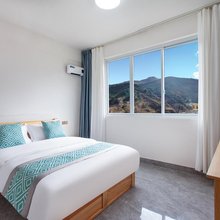 康定巷里民宿(康定情歌广场溜溜城店)