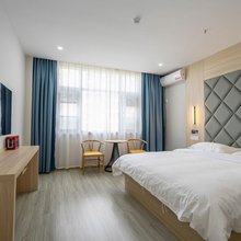 森畅酒店(武汉传媒学院藏龙东街地铁站店)