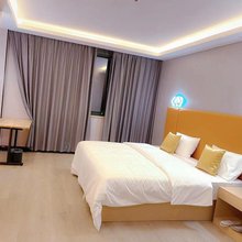 良发酒店(大会展中心启成路地铁站店)