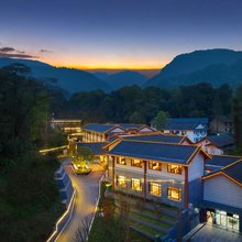 峨眉山雄秀温泉大酒店(报国寺游客中心店)