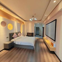 西安星期五影音民宿(小寨地铁站历史博物馆店)