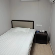 青岛宏福瑞商务宾馆(台东步行街店)