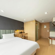 艾晶艺术酒店(齐鲁软件园万科麓公馆店)