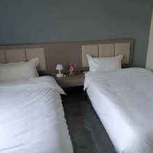 安宁富山春民宿