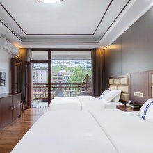 凤凰缘江景民宿