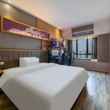 尖峰·悦电竞民宿(重庆观音桥九街店)