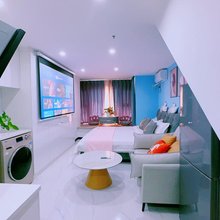 夜泊轻奢民宿(荥阳郑上路吾悦广场店)