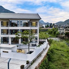 周末溪语民宿(安吉云上草原店)