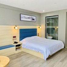 云朵COOL兀酒店(经开区万达广场赣南医学院一附院黄金分院店)