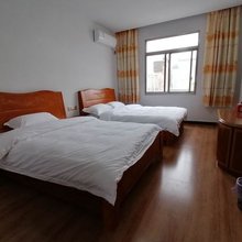 卢村沿溪客栈