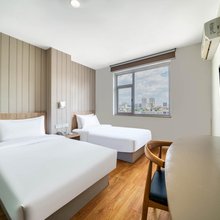 布丁严选酒店(金华世贸城市广场双溪西路地铁站店)