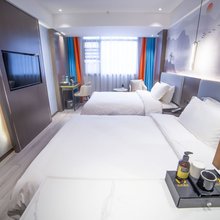 V9时尚酒店(仙桃新玖店)