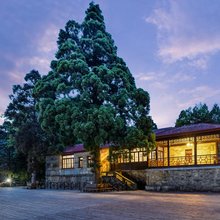 庐山长天崇雅山庄(庐山索道上站牯岭街店)