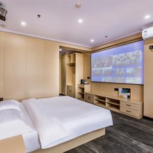 云汐电影酒店(承德南站大学城店)