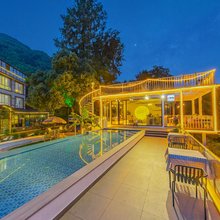 春安·山野无边星空泳池·溯溪亲子旅拍客栈(浙北大峡谷漂流店)