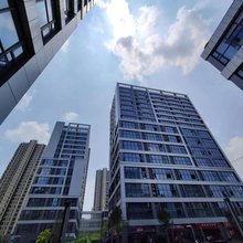 九渔电竞酒店(光谷六路地铁站会展中心店)