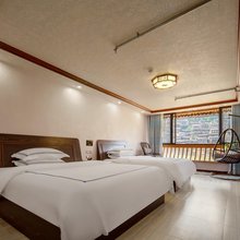 晴山View全景美宿(千户苗寨观景台店)