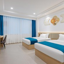 宏昌酒店(宜昌兴山高铁站昭君广场店)