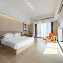 雲间小筑酒店(重庆茶园奥园广场刘家坪地铁站店)