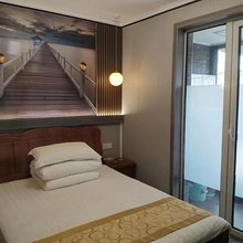 阑珊港宾馆(武汉天河国际机场店)