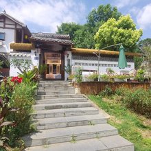 青岩古镇来过城墙里民宿