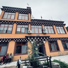 巴塘桐龚民宿