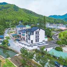 安吉嘉树小院民宿(云上草原店)