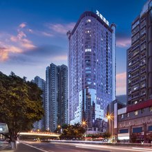 无喧·Yisu｜观影·原木设计师酒店(重庆时代天街大坪地铁站店)