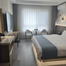逸庭无人自助公寓(万达广场聊城职业技术学院店)