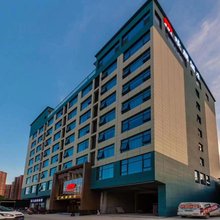 石榴花欢朋酒店(西安高陵车城花园店)